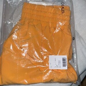 NWT  Lululemon Hotty Hot High-Rise Short  4"  SIZE 4 mango dream orange  Running